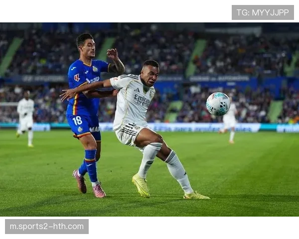 皇马主场防守备受关注 阿拉巴争议动作引发热议